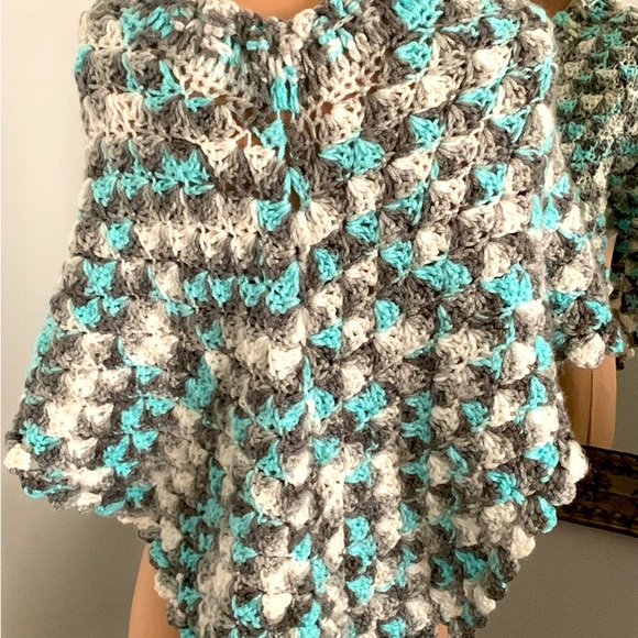 PONCHO HAND CROCHET YARN SIZE SMALL - Picture 5 of 5